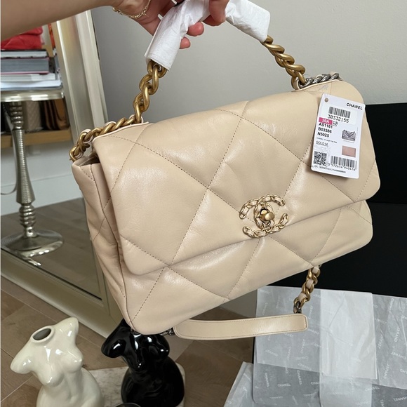 🖤SOLD ON WEBSITE🖤100% authentic NIB 20A CHANEL 19 large beige cream nude - Picture 2 of 9